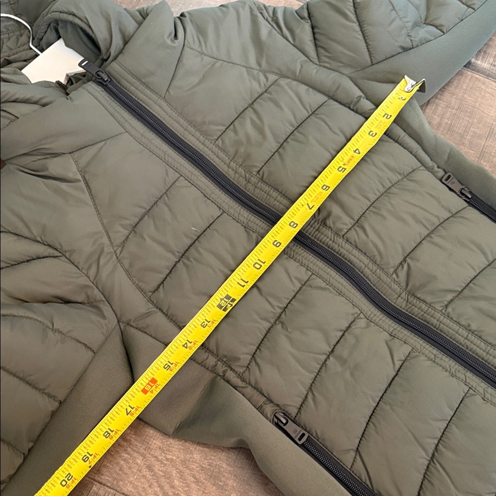 Bernardo Olive Quilted Lightweight Puffer Jacket. As new - Picture 12 of 14